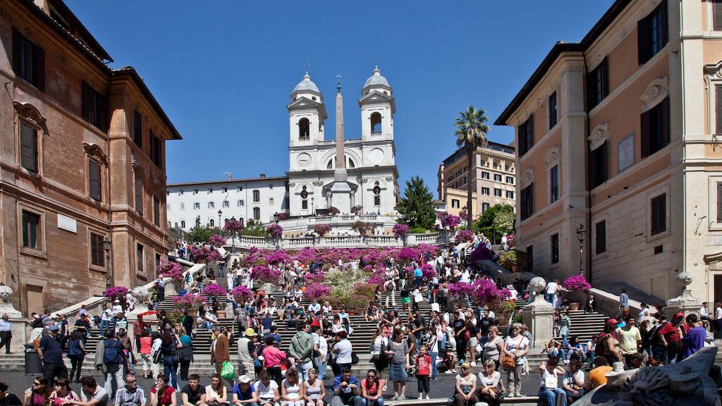 Crociferi 2 * Rome